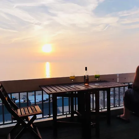 Beachfront No 6 In 2 Pers Apartamento
